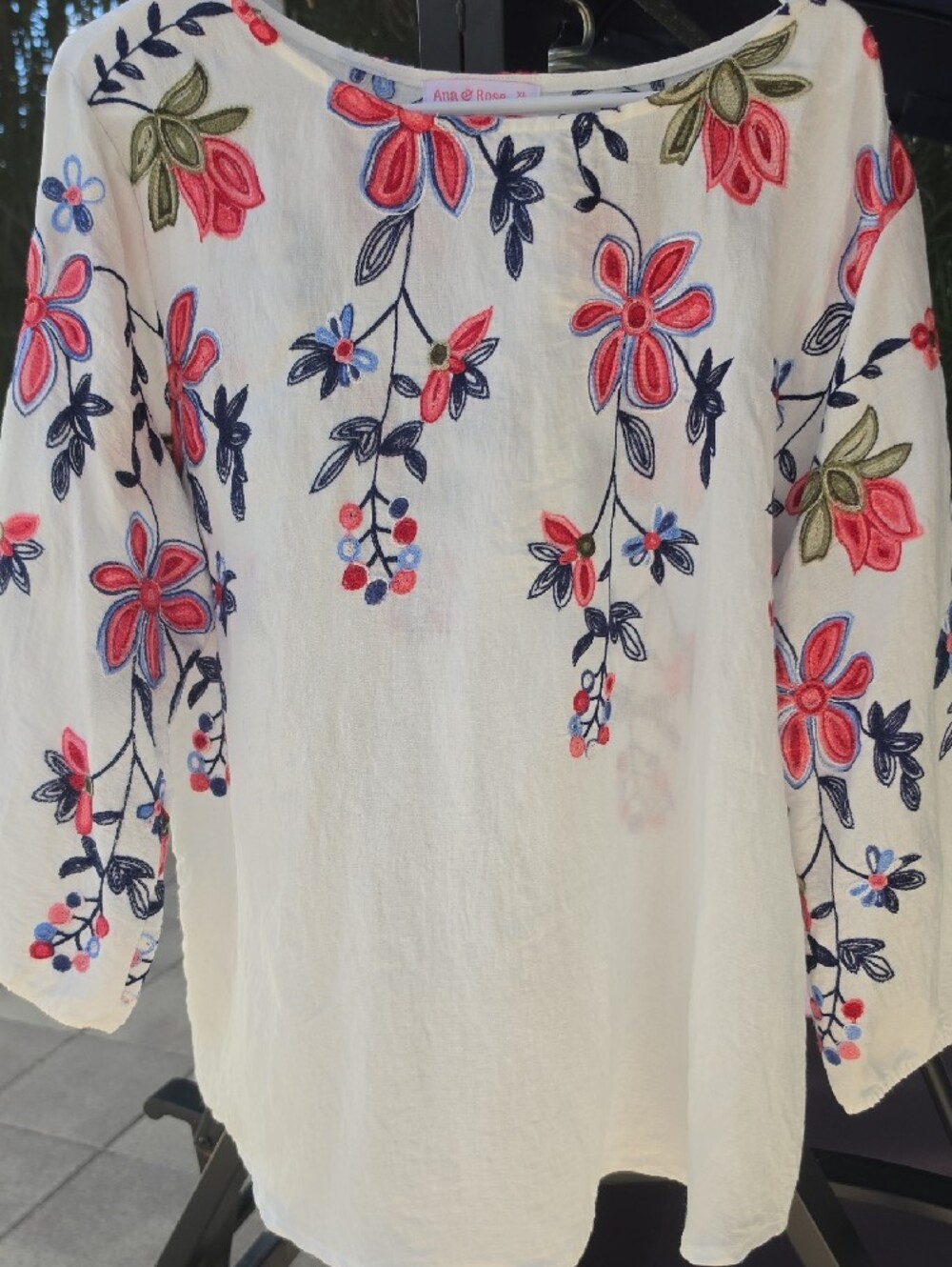 ANA & ROSE White Embroidered Floral Women's Top - Picture 3 of 4